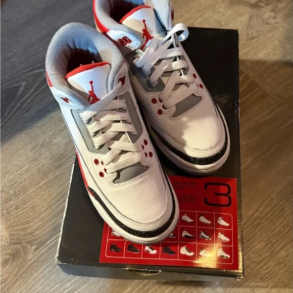 Brand new Air Jordan Retro 3 size 5 (never worn) - Picture 2 of 7